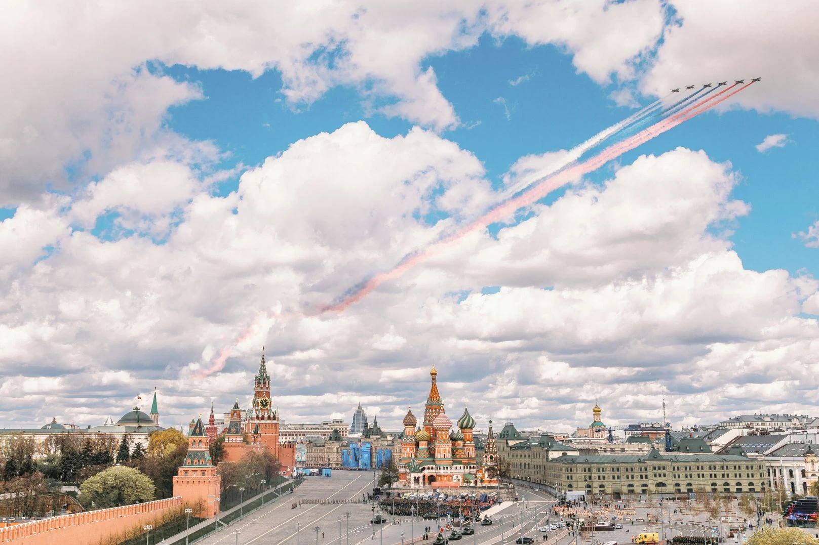 12 июня — День России